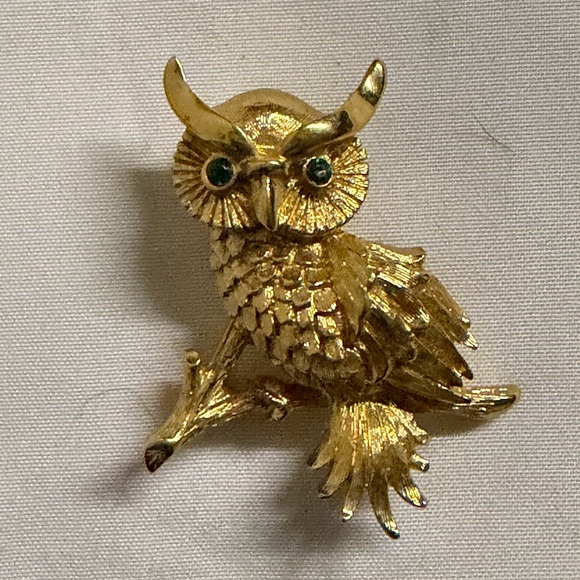 Monet Jewelry - Vintage signed monet owl brooch